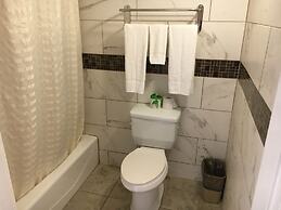 Travelodge by Wyndham Harbor City