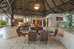 La Paloma Blanca by Lost Beach