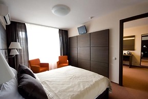 Mirniy Resort