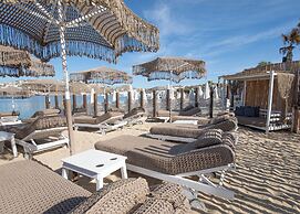 Agia Anna on the beach