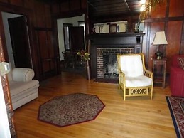 The Sandpiper Beachfront Motel