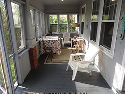 The Sandpiper Beachfront Motel