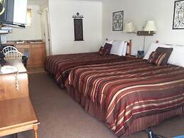 The Sandpiper Beachfront Motel