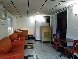 Budget Inn