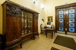 Karoly Corner Residences