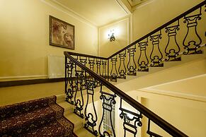 Karoly Corner Residences