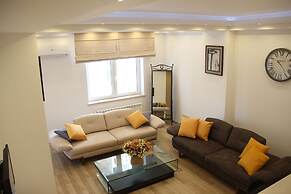 Maxela Apartments