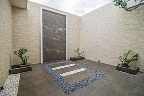 RedDoorz Plus @ Cideng Barat