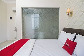 RedDoorz Plus @ Cideng Barat