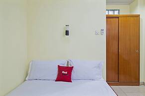 RedDoorz Plus near Ciputra World Kuningan 2