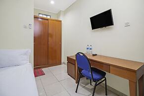 RedDoorz Plus near Ciputra World Kuningan 2
