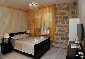 PIETRA ROSSA Luxury Rooms