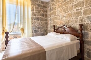 PIETRA ROSSA Luxury Rooms