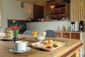 Undarius Hotel - Clothing Optional Hotel Exclusively for Gay Men