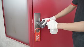 RedDoorz Plus near Stadion Mandala Krida