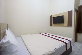 RedDoorz Plus near Stadion Mandala Krida