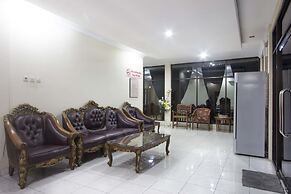 RedDoorz Plus near Stadion Mandala Krida