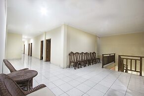 RedDoorz Plus near Stadion Mandala Krida