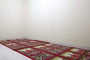 RedDoorz Plus near Stadion Mandala Krida