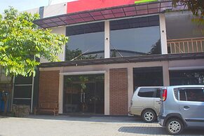 RedDoorz Plus near Stadion Mandala Krida