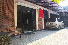 RedDoorz Plus near Stadion Mandala Krida