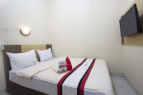 RedDoorz Plus near Stadion Mandala Krida