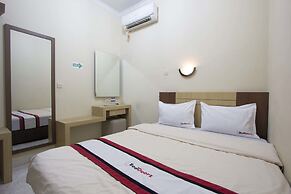 RedDoorz Plus near Stadion Mandala Krida