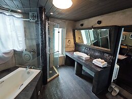 Gold Stone Crescent Moon Light