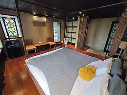 Gold Stone Crescent Moon Light