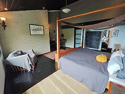 Gold Stone Crescent Moon Light