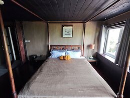 Gold Stone Crescent Moon Light