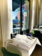 U Eat & Sleep Antwerp