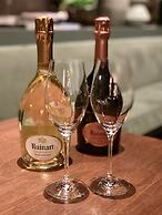 U Eat & Sleep Antwerp