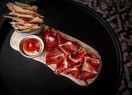 U Eat & Sleep Antwerp