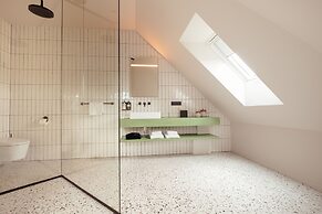 U Eat & Sleep Antwerp