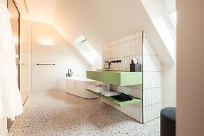 U Eat & Sleep Antwerp