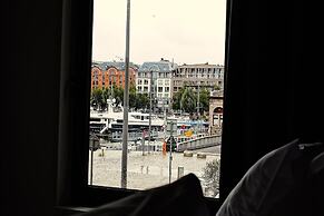 U Eat & Sleep Antwerp