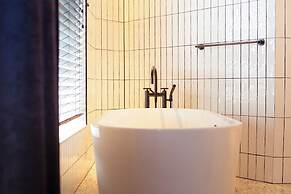 U Eat & Sleep Antwerp