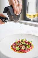 U Eat & Sleep Antwerp