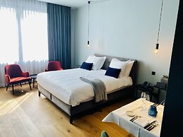 U Eat & Sleep Antwerp