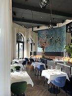 U Eat & Sleep Antwerp