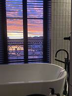 U Eat & Sleep Antwerp