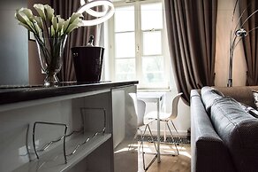 Platinum Apartment by PLA