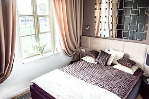 Platinum Apartment by PLA