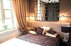 Platinum Apartment by PLA