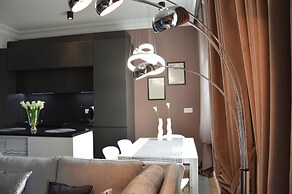 Platinum Apartment by PLA