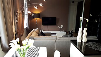 Platinum Apartment by PLA