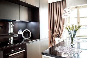 Platinum Apartment by PLA