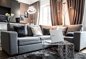 Platinum Apartment by PLA