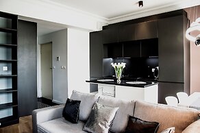Platinum Apartment by PLA